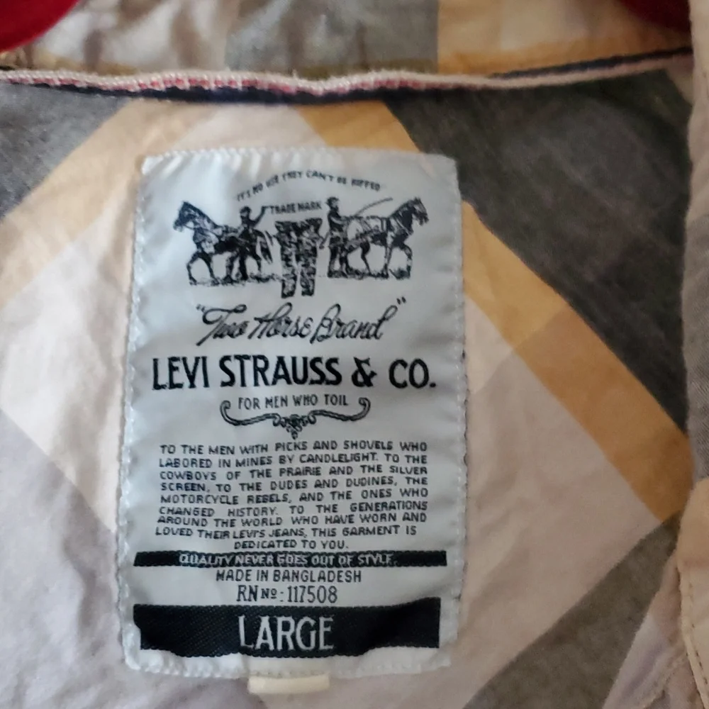 Levi's Plaid Button Down Shirt L